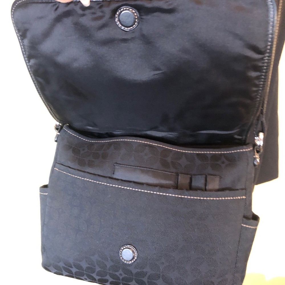 Fossil Black Messenger Bag with Adjustable Strap. Like new. OG hangtag and key - Picture 5 of 16